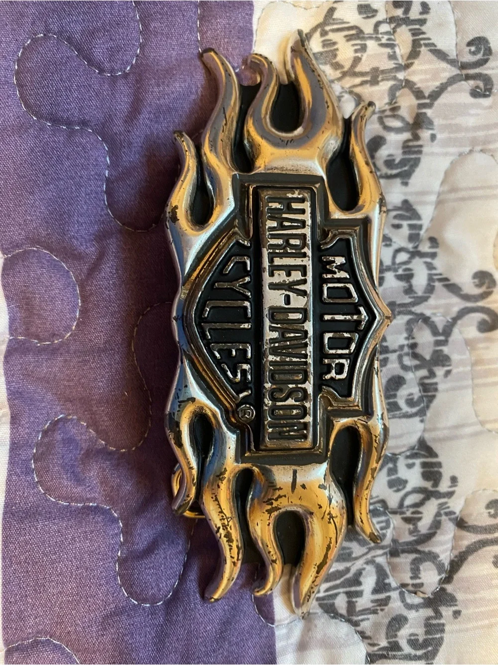 Vintage 2004 Harley-Davidson flame bar and shield belt buckle item no 99555-04V